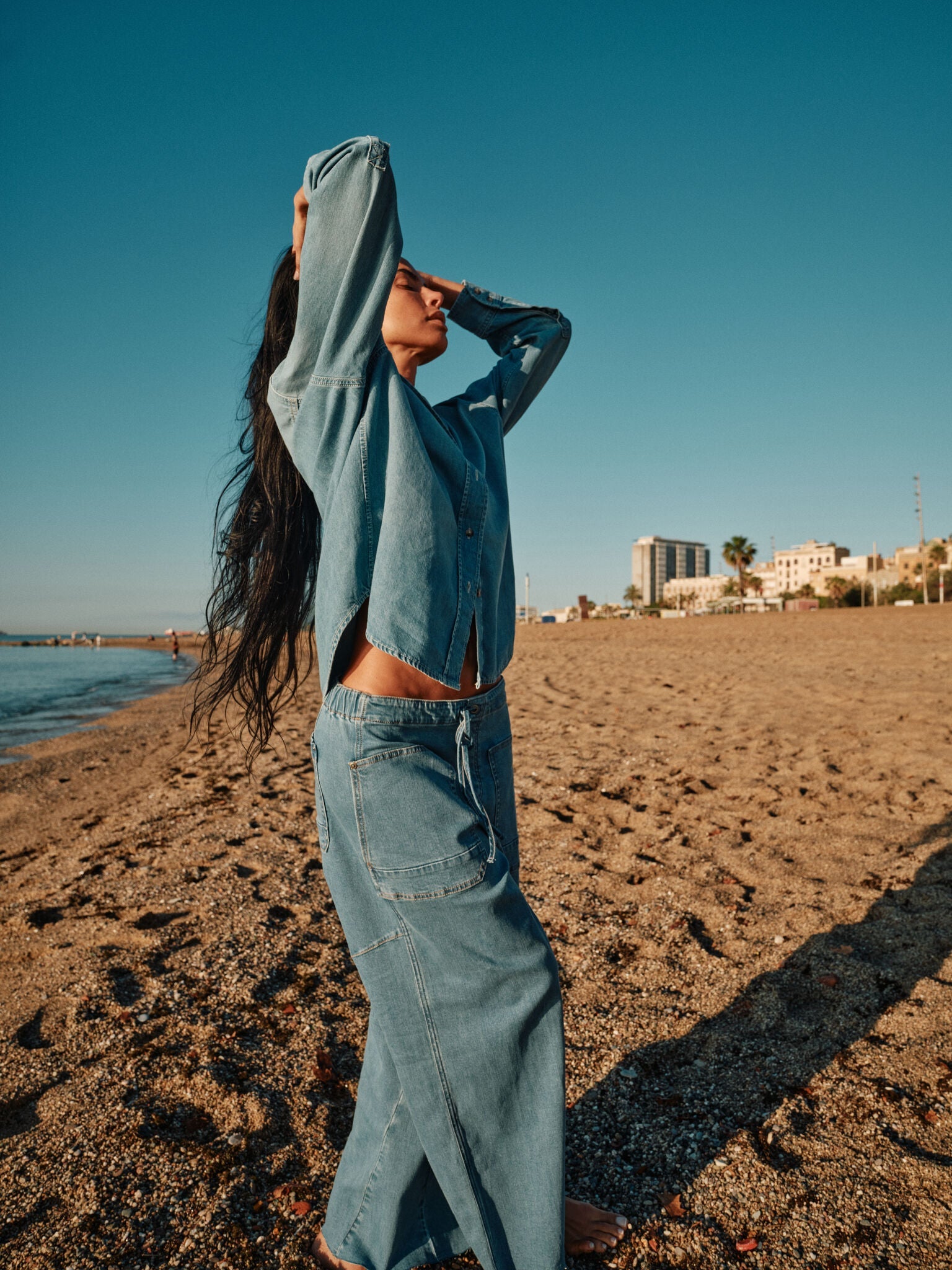 Modelshot / Light Blue / Detail